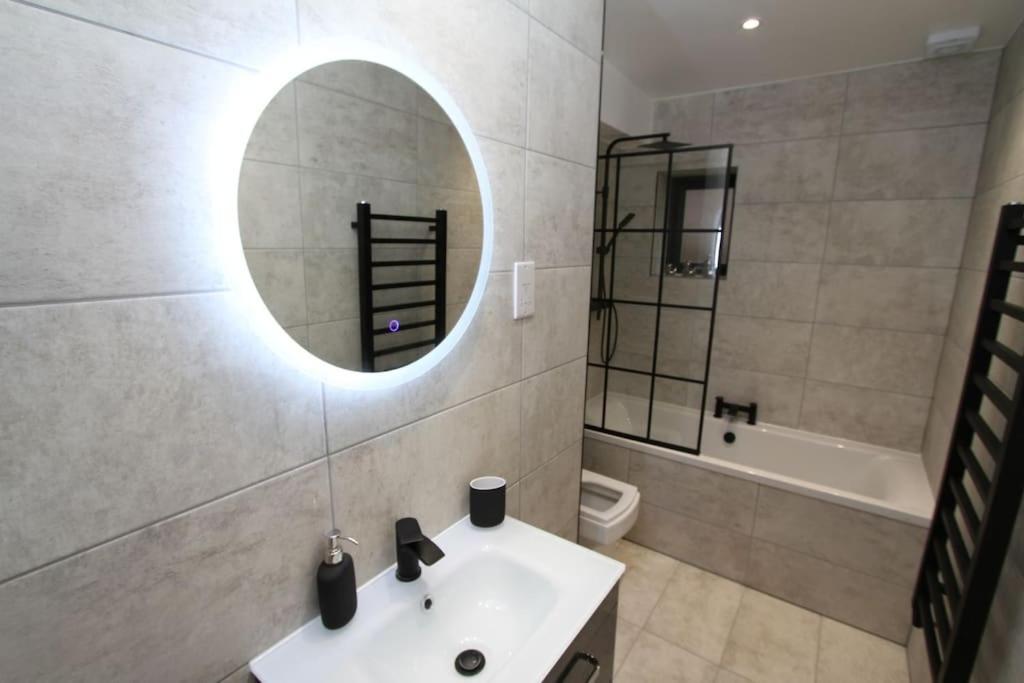 לונדון Lovely One Bed Apartment-Near All Transport-Village-Freeparking מראה חיצוני תמונה