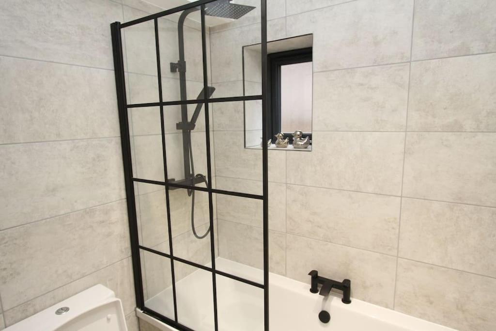 לונדון Lovely One Bed Apartment-Near All Transport-Village-Freeparking מראה חיצוני תמונה